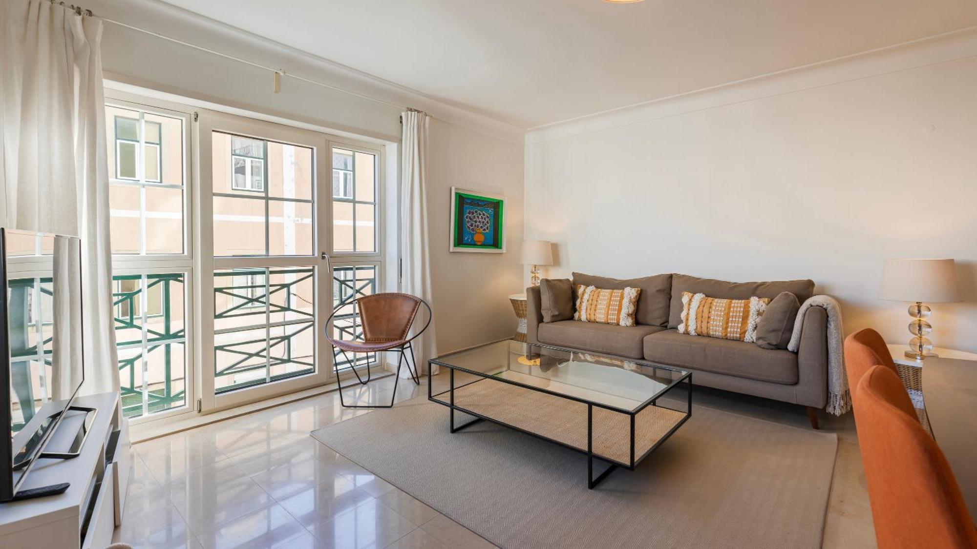 Stylish Apartment With Parking By Lovelystay Лиссабон Экстерьер фото