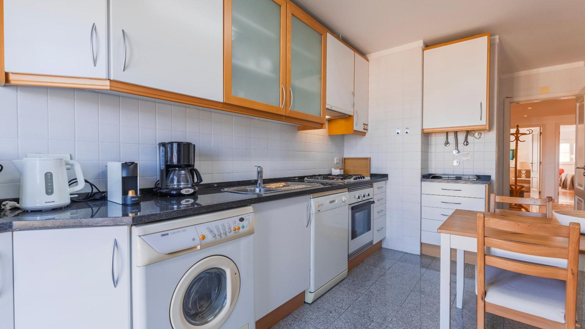 Stylish Apartment With Parking By Lovelystay Лиссабон Экстерьер фото